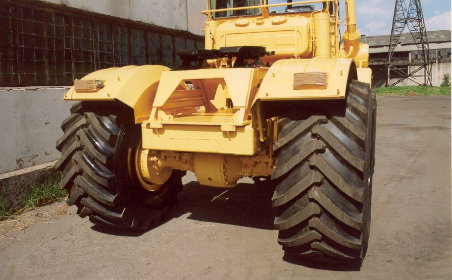 Фото-1975 КИРОВЕЦ К-703М