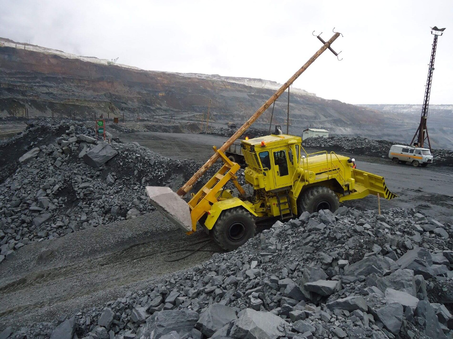 Фото-1996 КИРОВЕЦ К-703МА-12-ОП