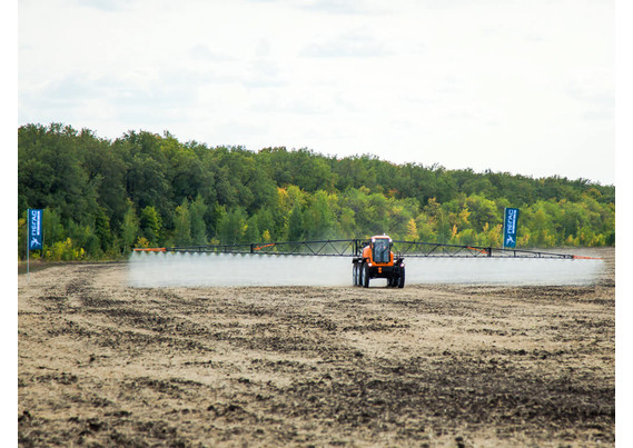 Фото-82 Штанговый опрыскиватель ТУМАН-3