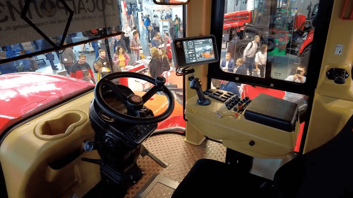 Кабина нового Кировца