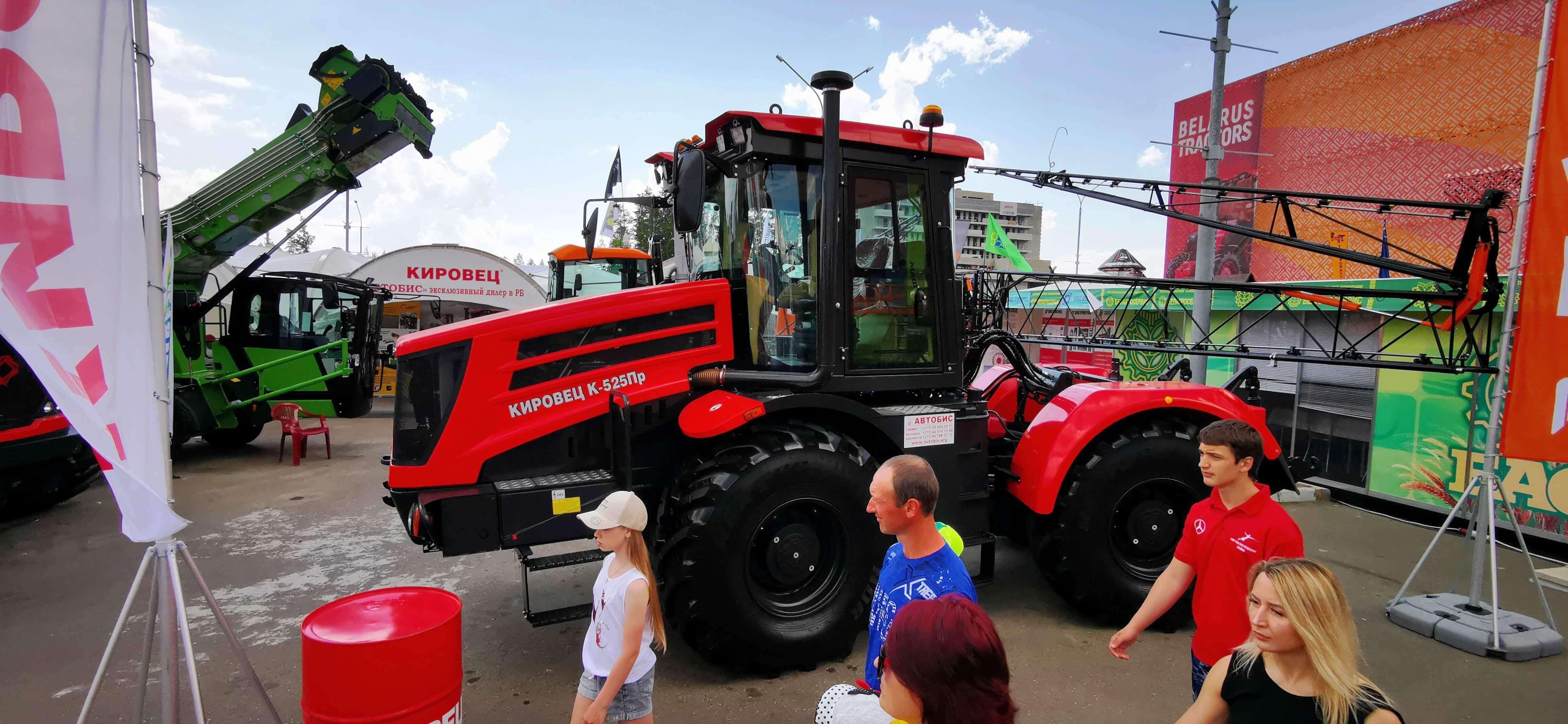 Автобис на выставке